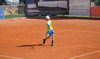 Адриан Андреев на четвъртфинал в Сливен без загубен гейм