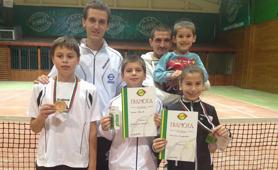 Eмилиян Цветков и Дария Великова спечелиха коледния турнир в Добрич