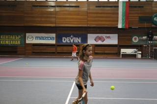 Водачите в схемите на Държавното до 12 г. в зала на полуфинал