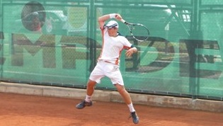 Калоян Вълчев с пореден успех на първенството в зала до 16 г.