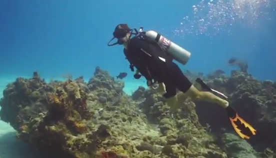 ВИДЕО: Рафа Надал разпуска с подводно гмуркане