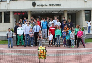 С демо по мини-тенис започна турнирът за мъже в Севлиево