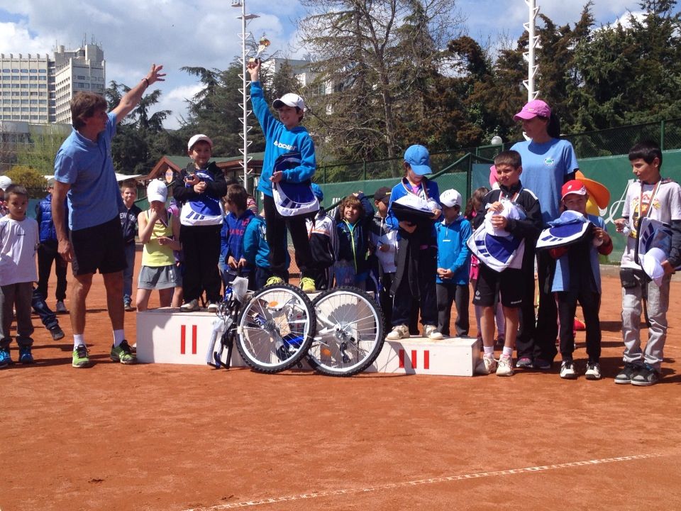 Албена организира тенис турнири за 45-ия си рожден ден