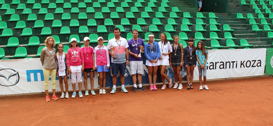 Тенисистките на "Локо98" станаха шампионки до 14 години
