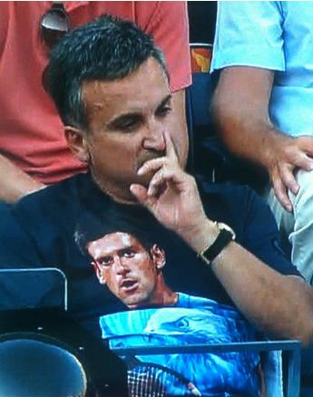 Бащата на Джокович впечатли с кадемлийска тениска