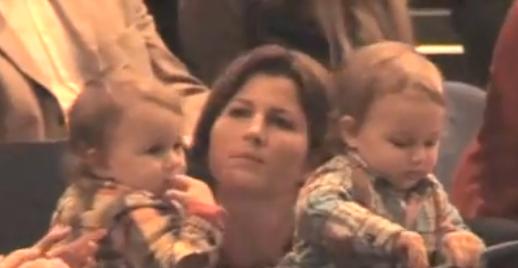 ВИДЕО: Красивите близначки на Федерер сбъднаха мечтата му