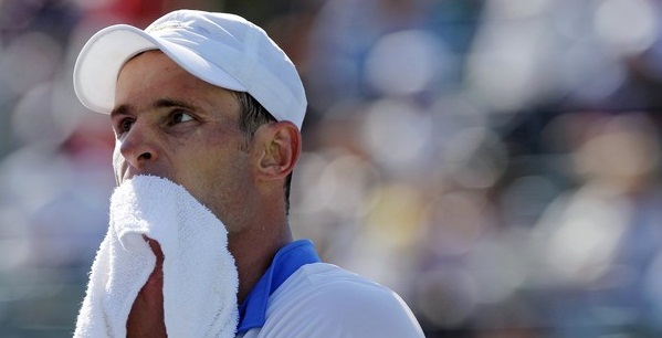 Шампионът Анди Родик изпада от топ 15 след изненадваща загуба