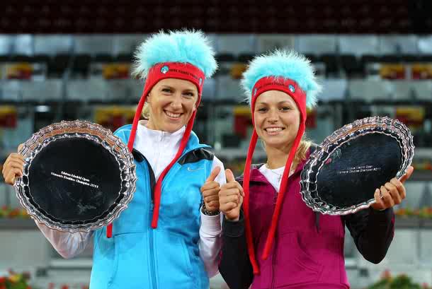 Азаренка и Кириленко спечелиха в Мадрид, нахлузиха култови шапки