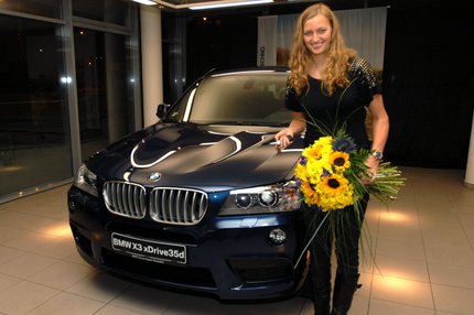 Пазете се: Квитова и Бердих яхнаха новите BMW-та (снимки)